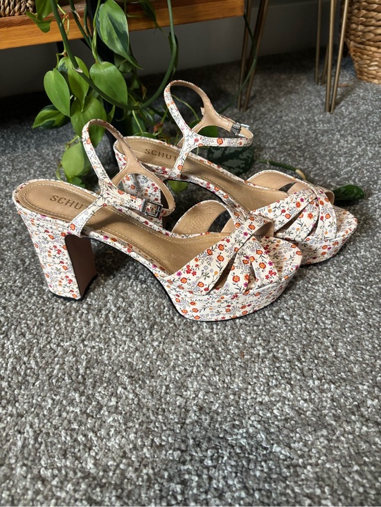 SCHUTZ Shoes - SCHUTZ Keefa Platform Sandal in Floral | Size 9
